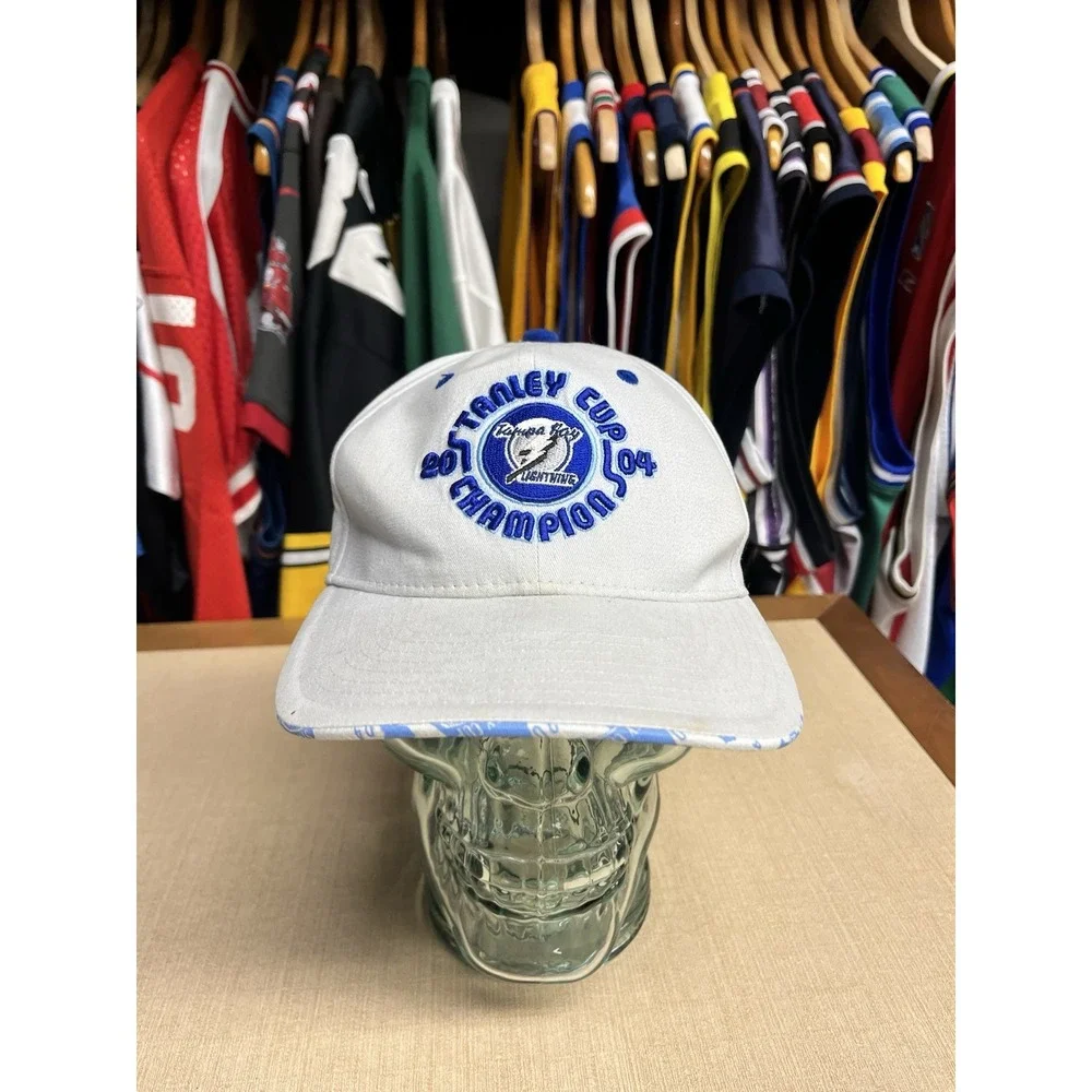 New Era NHL Tampa Bay Lightning Stanley Cup Champion 2004 Vintage Hockey Hat